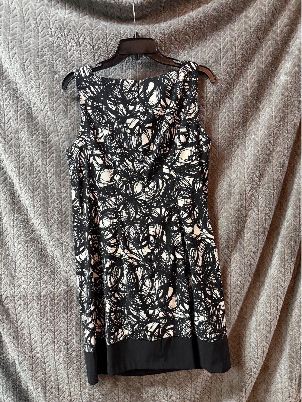 AB Studio Women's Black and White Abstract Print Sleeveless Dress Size 14